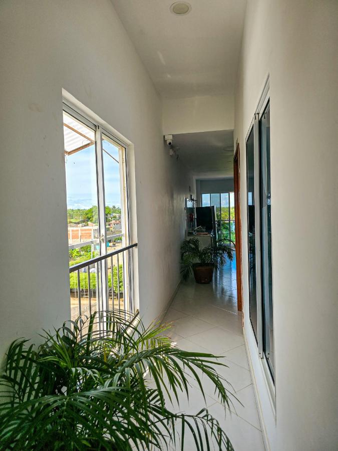 Vierbettzimmer mit Badewanne