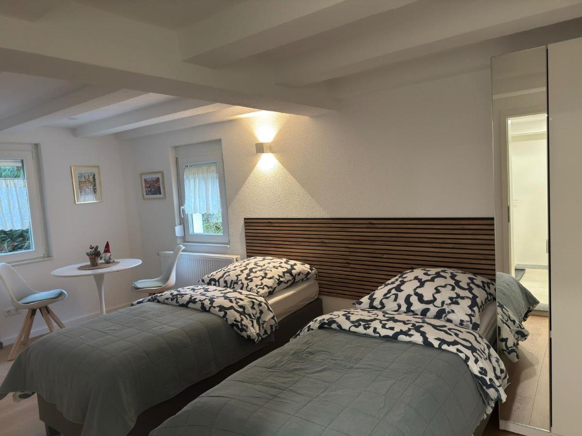 Traumhaft modernes Zimmer mit Doppelbett,,,,Gemeinschaftsbad und WC in 78554 Aldingen - B&B Aldingen