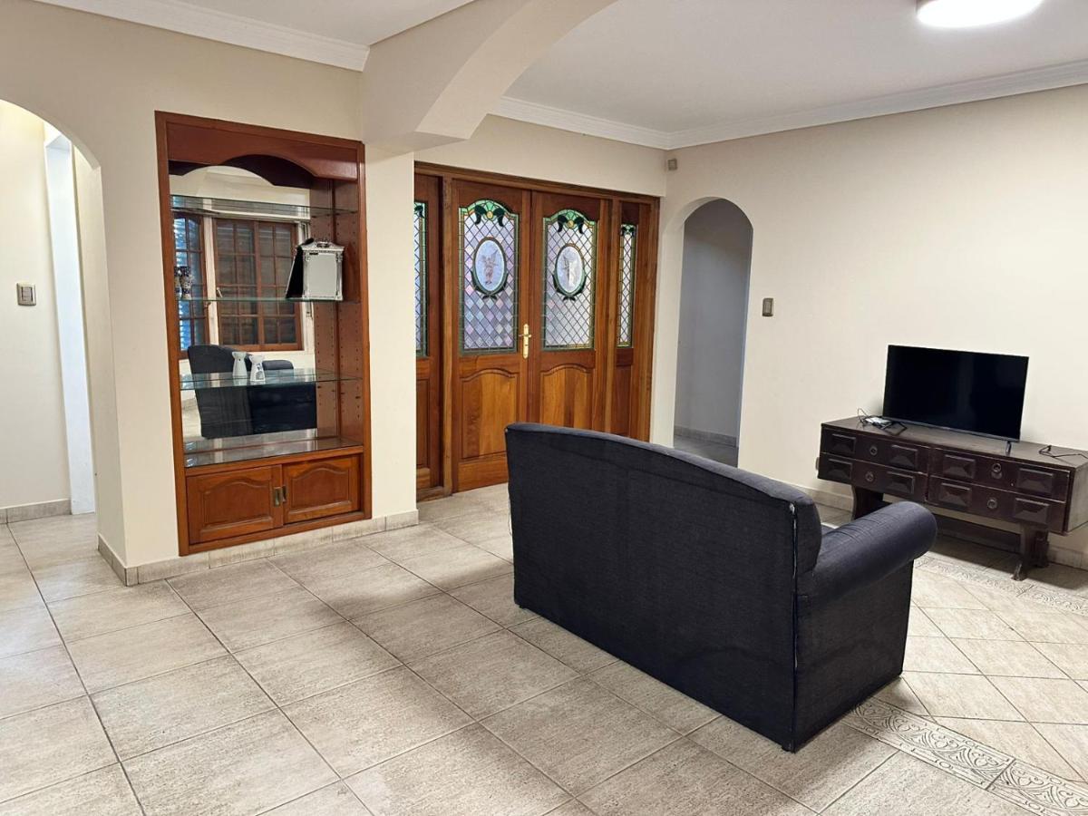 Gran Casa Amplia Ituzaingo Centro Familiar Excelente - B&B Ituzaingó