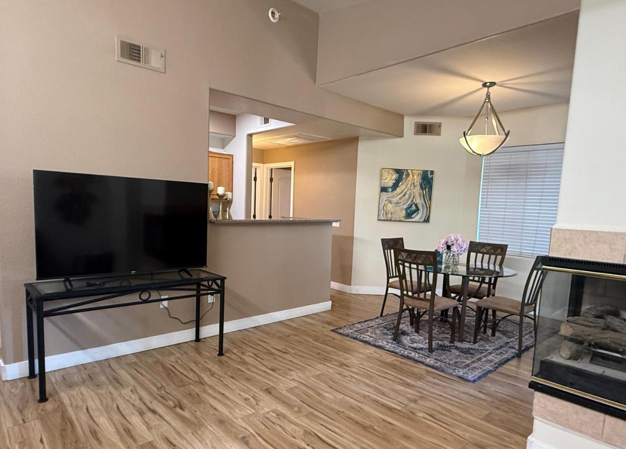 Great Amenities, Pool, Sauna Gym - B&B Phoenix