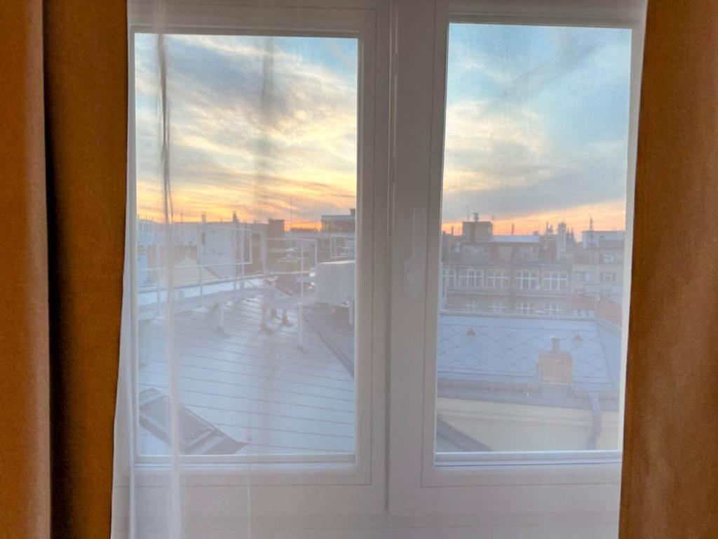 Serene Apartment near Wenceslas Sq & Main Station - B&B Praga