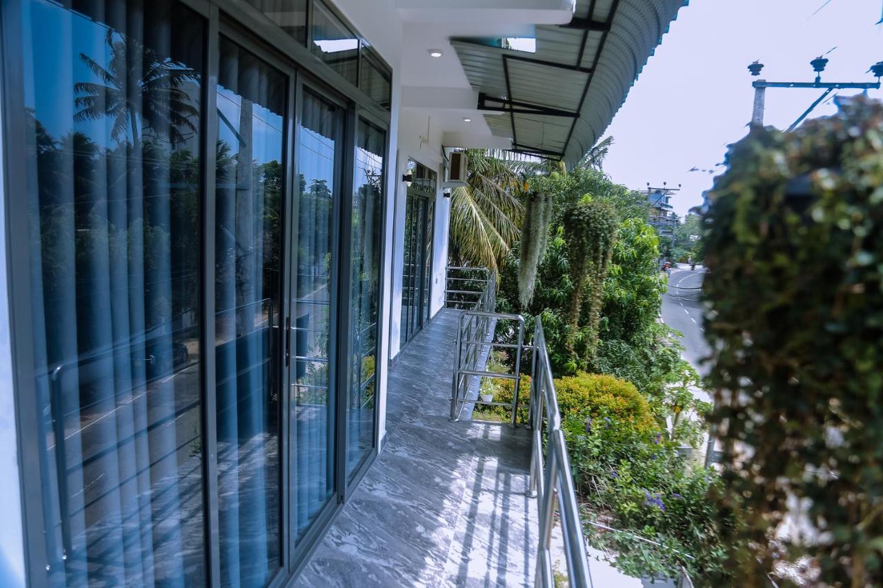 Omeera Sand - Bed and Breakfast Weligama