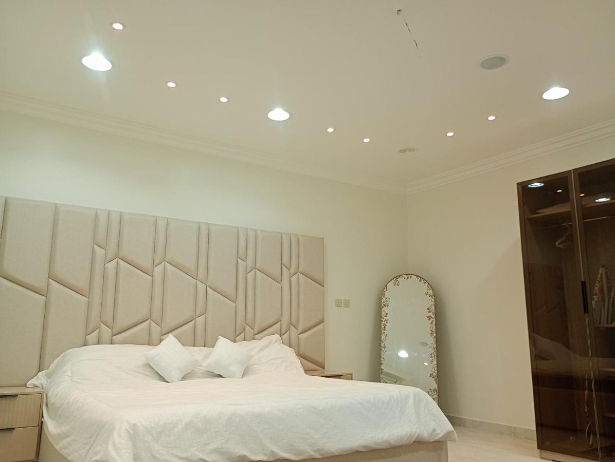 شقة مفروشه ومريحة وقريبه من المناطق السياحية عوائل فقط - Bed and Breakfast Al Hulaylah