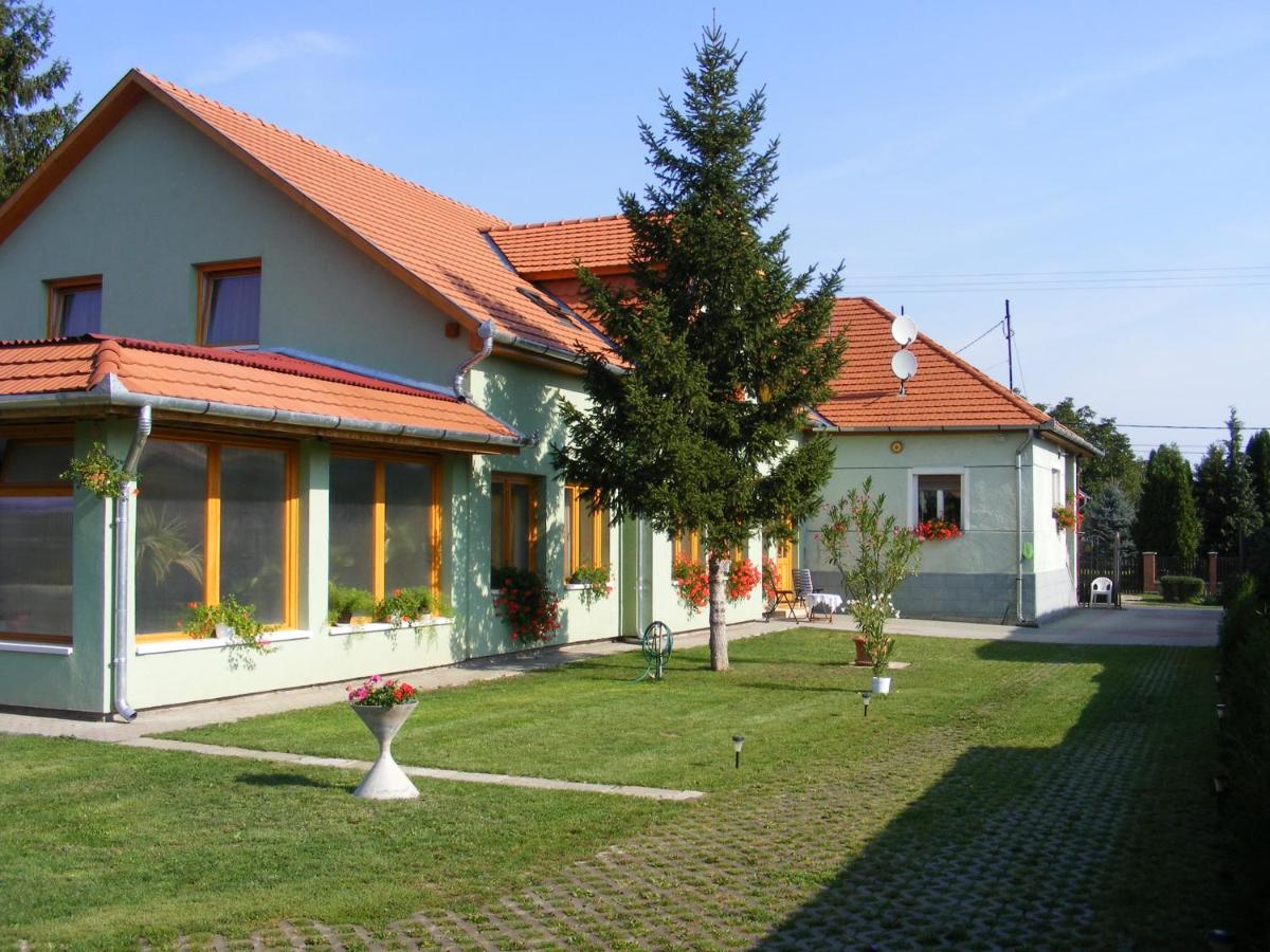 B&B Bernecebaráti - Tünde Vendégház - Bed and Breakfast Bernecebaráti