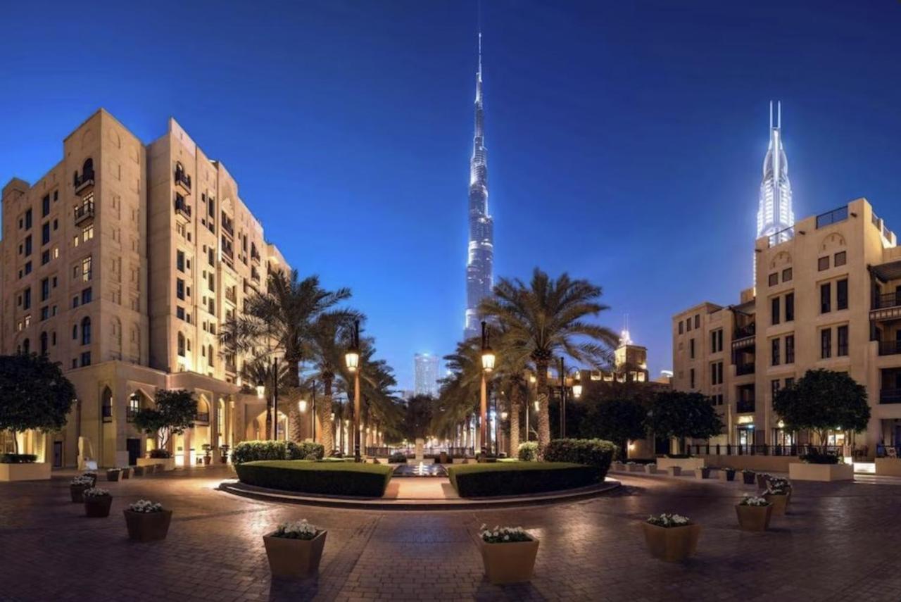 Luxury 2BR in Dubai Downtown Steps to Burj Khalifa and Dubai Mall with Burj Khalifa View by La Brisa - Bed and Breakfast Dubai