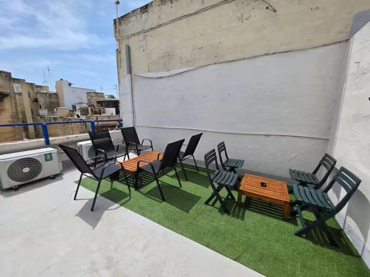 Modern next to Valletta Studio Apartment - B&B Floriana