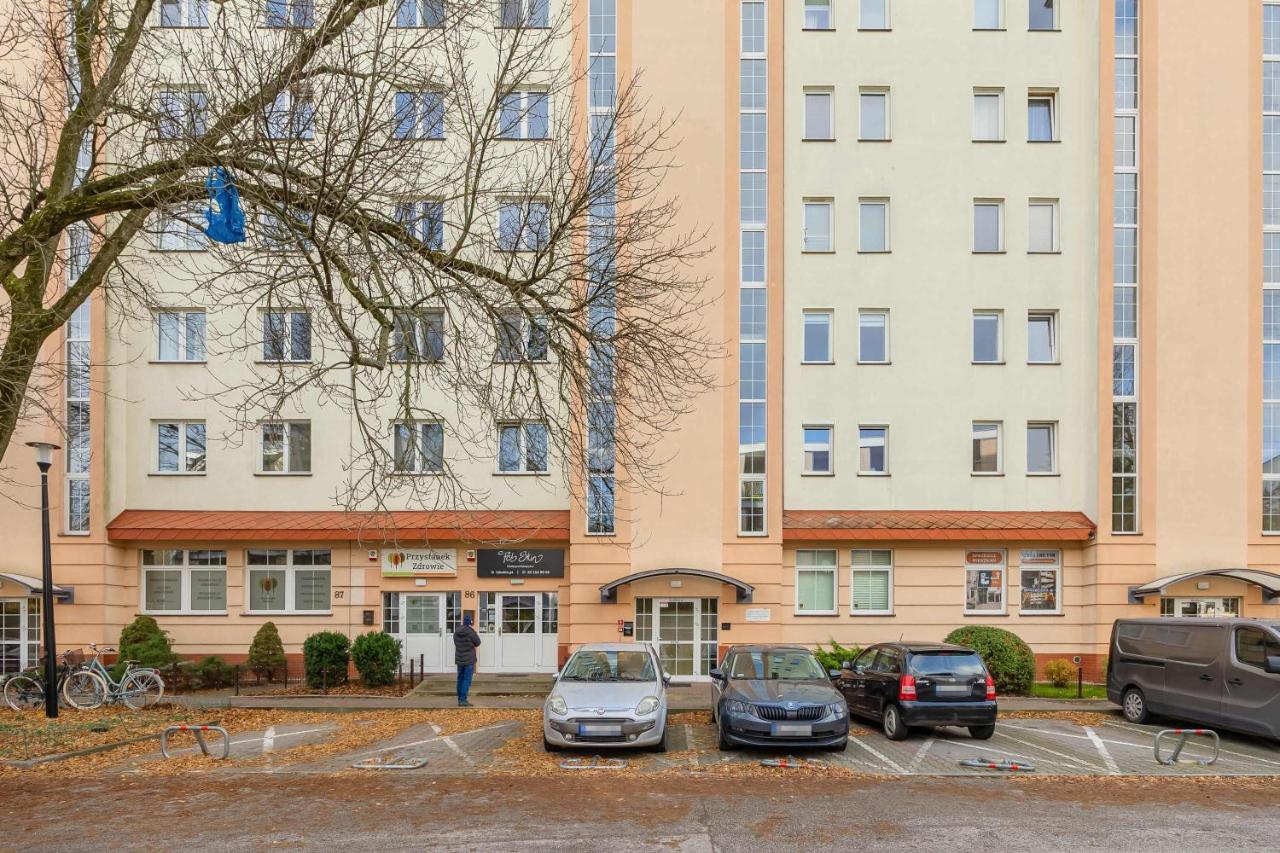 Bemowo Air-conditioned Apartment with Balcony by Noclegi Renters - Bed and Breakfast Warschau