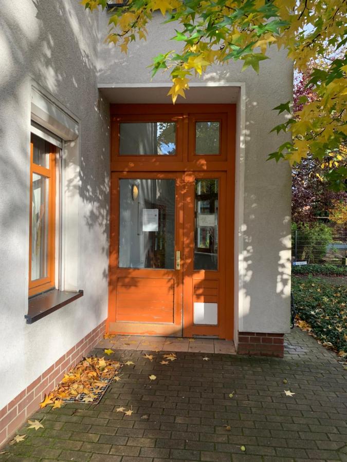 Maisonette-Apartment für bis zu 6 Personen - Parkplatz - WLAN - Kingsize - Bed and Breakfast Berlijn