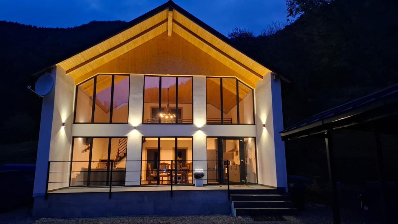 The Nest on the Hill - Ferienwohnung Rişca