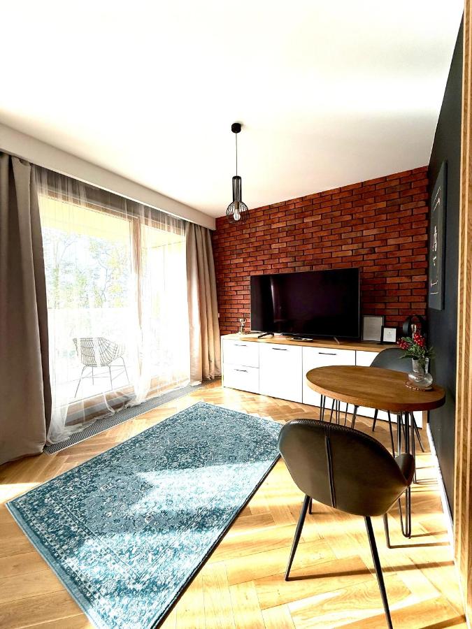 ApartamentySnu, Wola Premium I z parkingiem - Chambres d’hôtes Varsovie