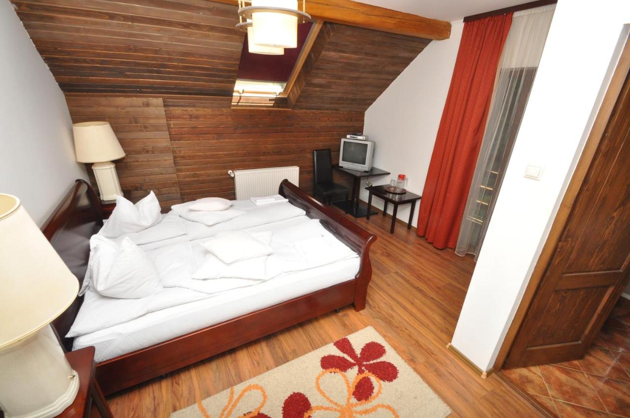 Double or Twin Room with Private Bathroom