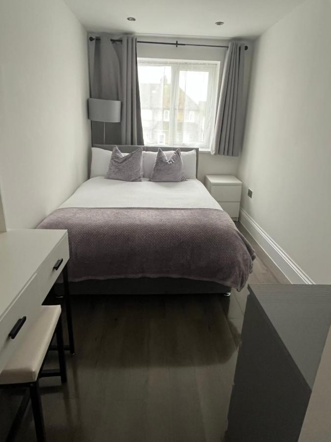 Double Guest Room 40 minutes from Central London - Ferienwohnung Chessington
