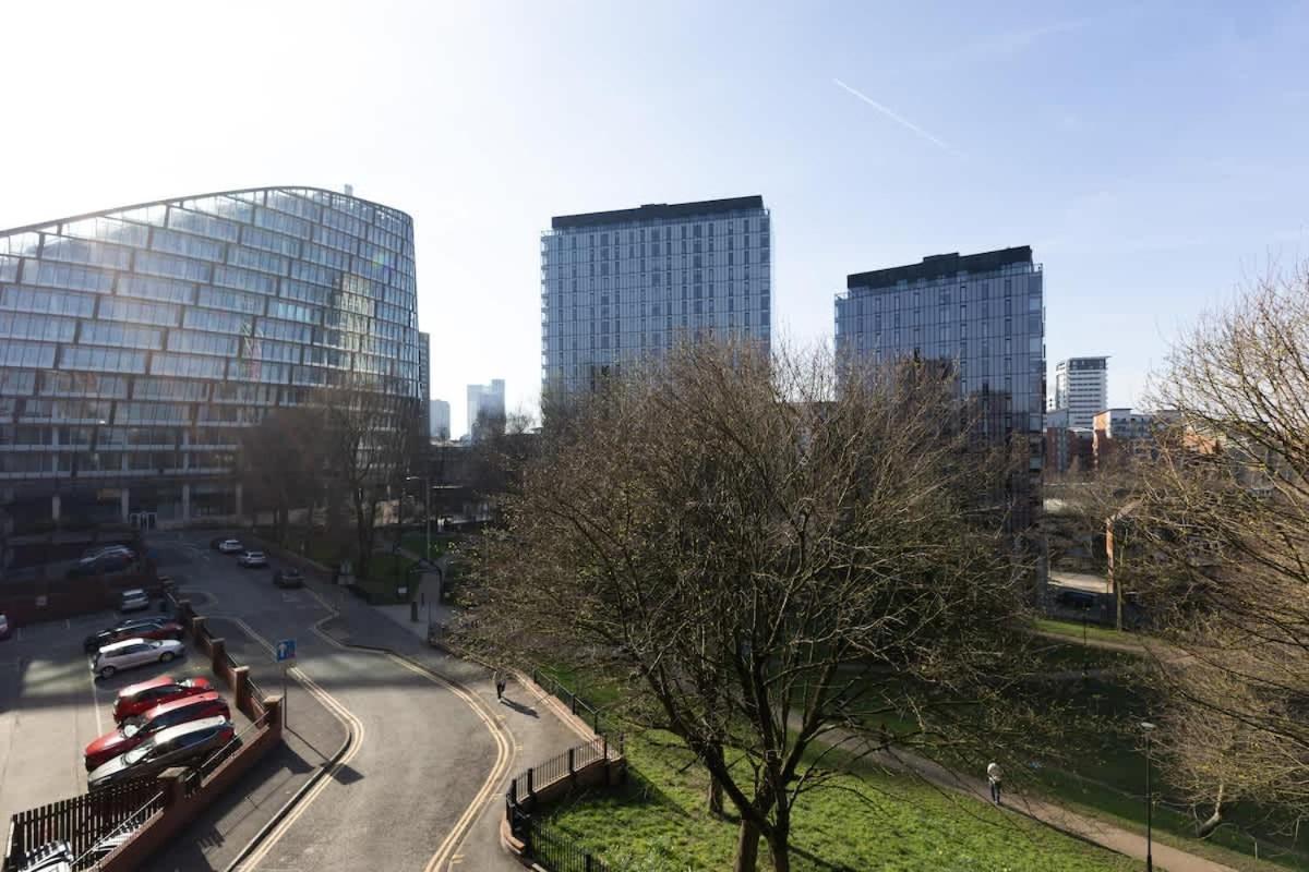 Park View 3 Bed Ensuite Apartment only 5 min walk to Arndale - Ferienwohnung Manchester