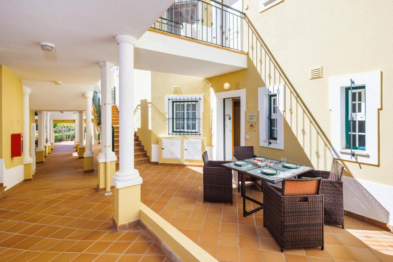 Portuguese Cliffside - B&B Porches