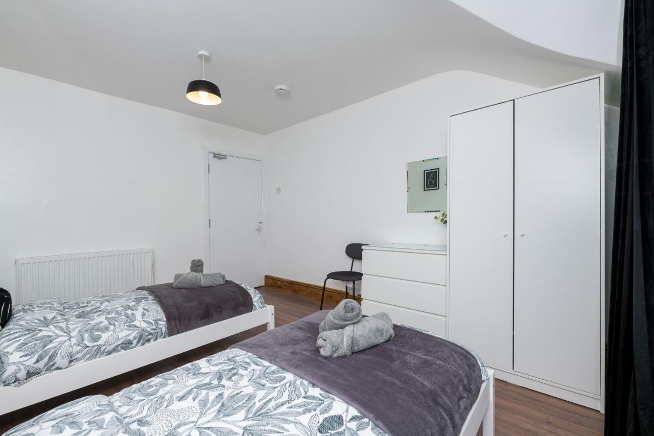 Llangefni Town Centre 3 Bed Apt & Free Parking - Bed and Breakfast Llangefni