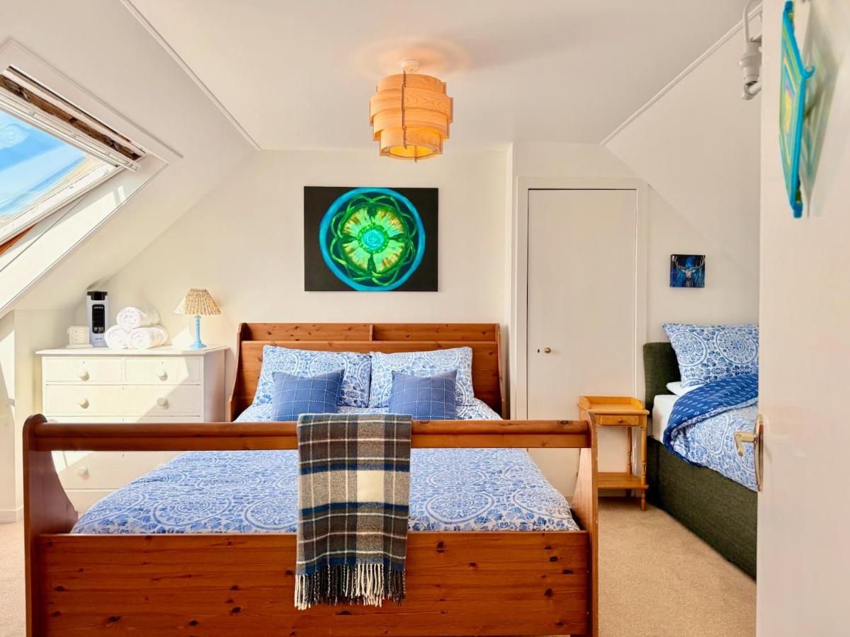 Muirneag @ The Decca - Bed and Breakfast Lionel