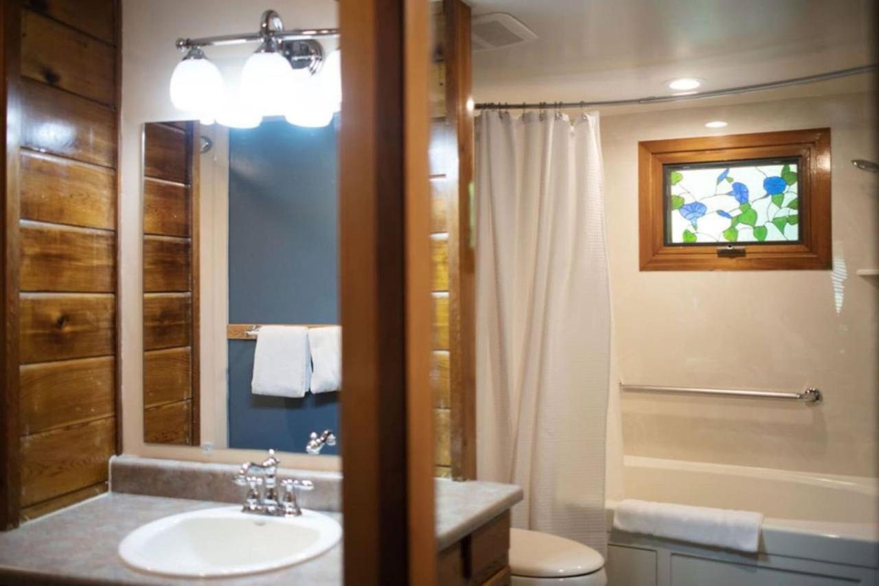 MORNING GLORY - Cabin for 2 in Oak Creek - B&B Indian Gardens