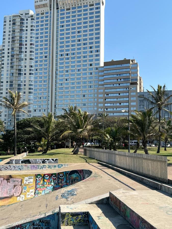 Accommodation Front - Classy 4 Sleeper with Ocean Views - B&B Durban