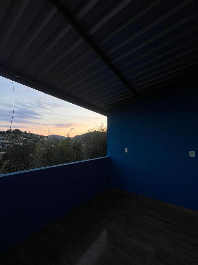 Apartamento inteiro com área de lazer- WIFI - B&B Miraí