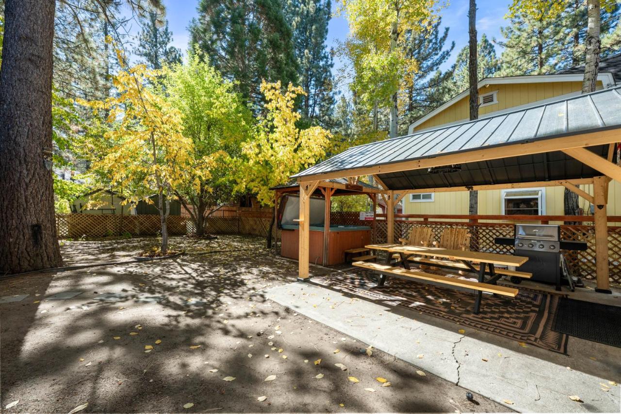 Peregrine Chalet - Hot Tub, Walk to Slopes, Shuttle, Fenced Yard, BBQ - Ferienwohnung Big Bear Lake