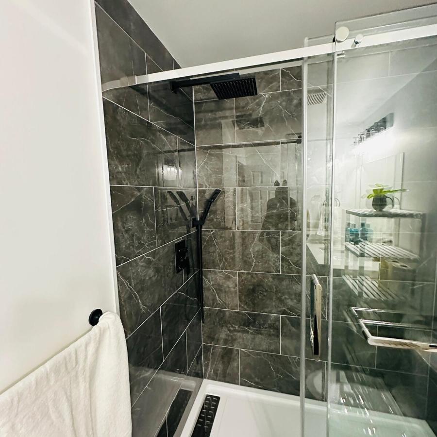 Modern Basement Suite near West Edmonton Mall - B&B Edmonton