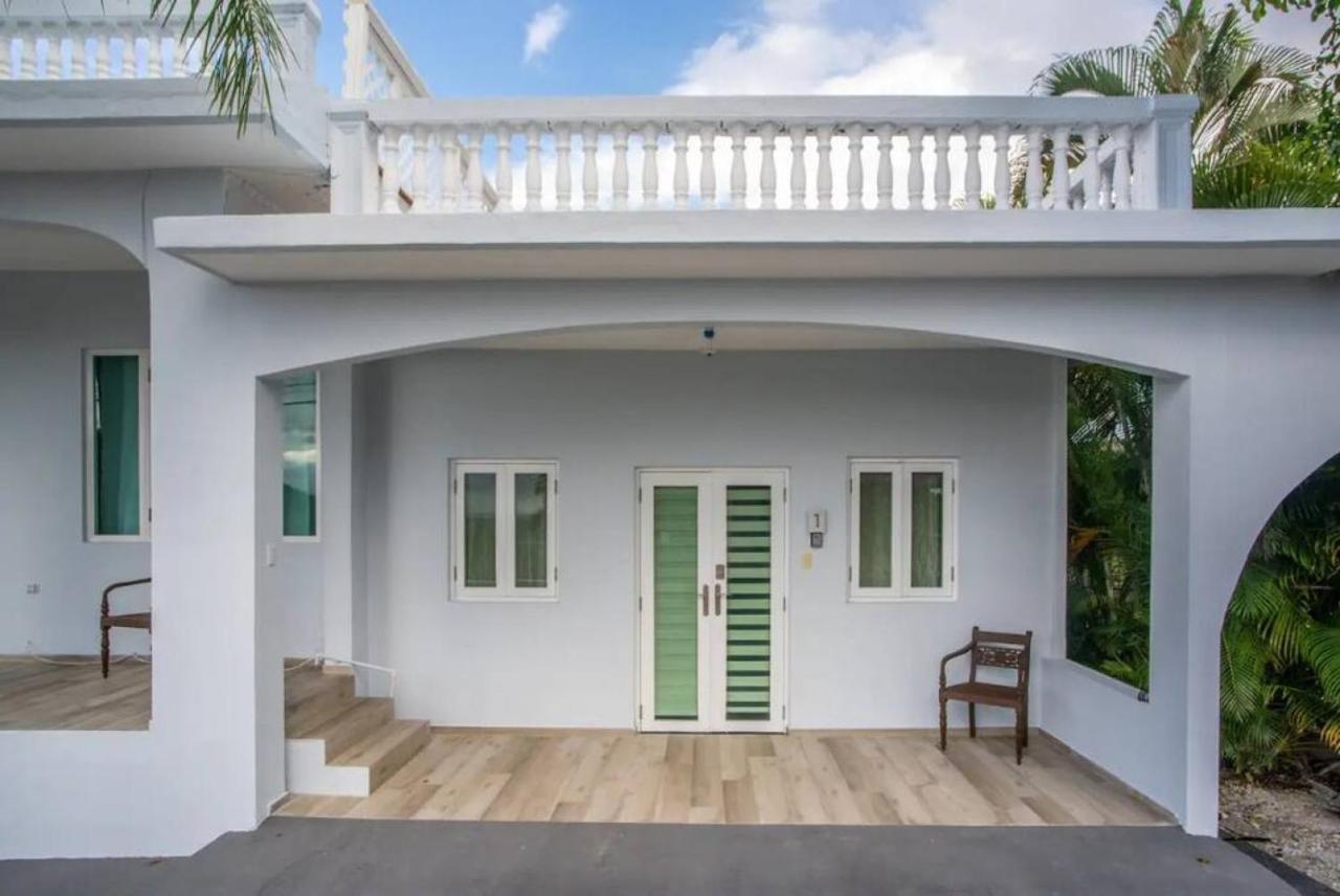 Casa Loba Suite 1 with an outdoor tub - Bed and Breakfast Rincón