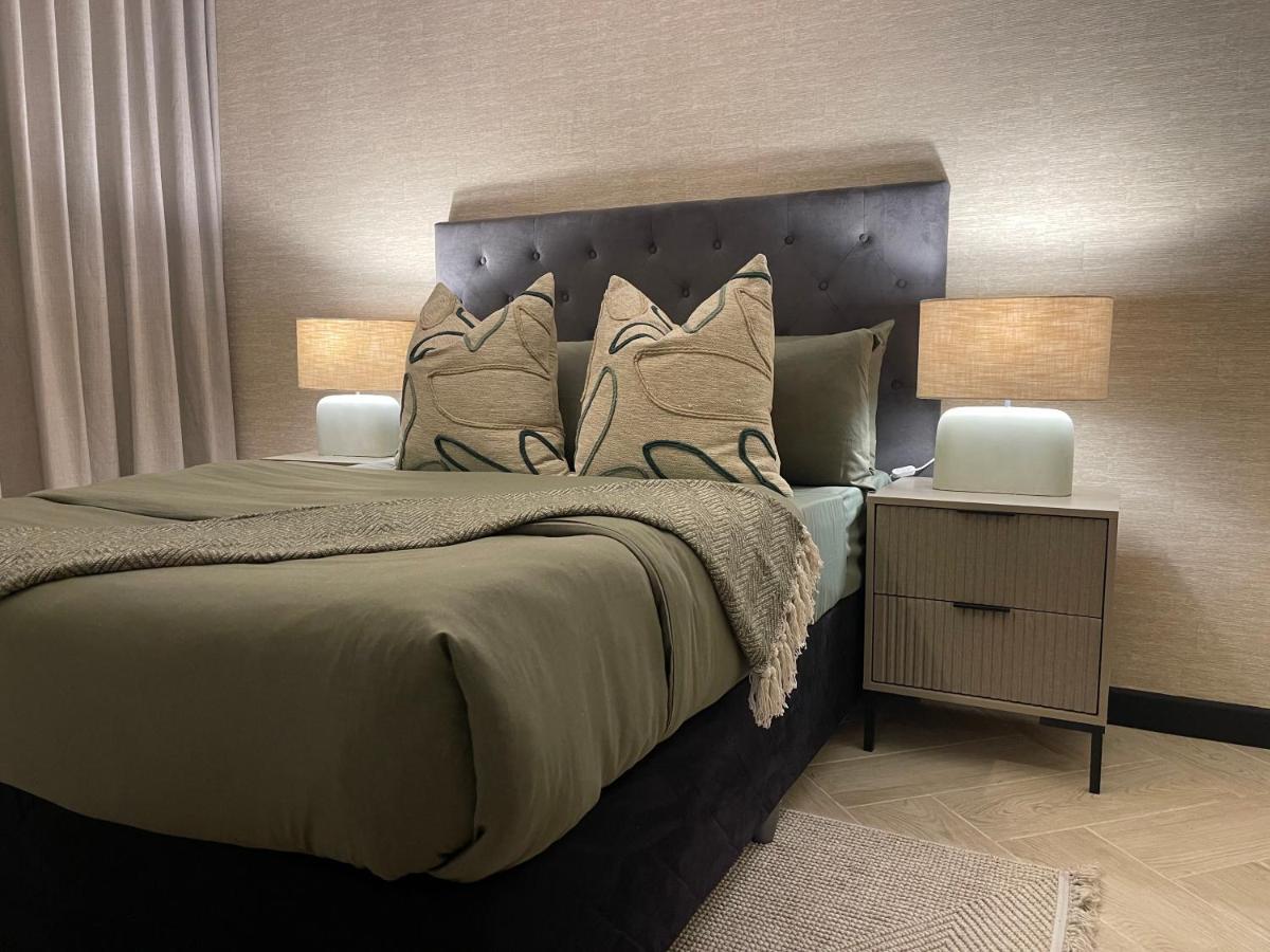 Suite Lit Queen-Size - Vue sur Piscine