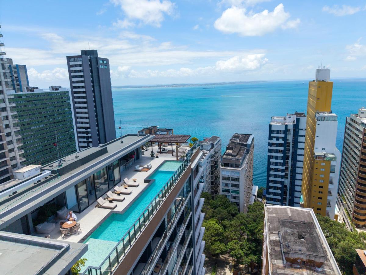 Studio com Rooftop e Piscina com vista para a Baia de Todos os Santos, Portaria 24 Hr, Estacionamento, Wi-fi 433Mbps, Cozinha Compacta, a poucos metros da praia, do Farol da Barra, do Pelourinho e a poucos passos do Circuito do Carnaval - Ferienwohnung Salvador