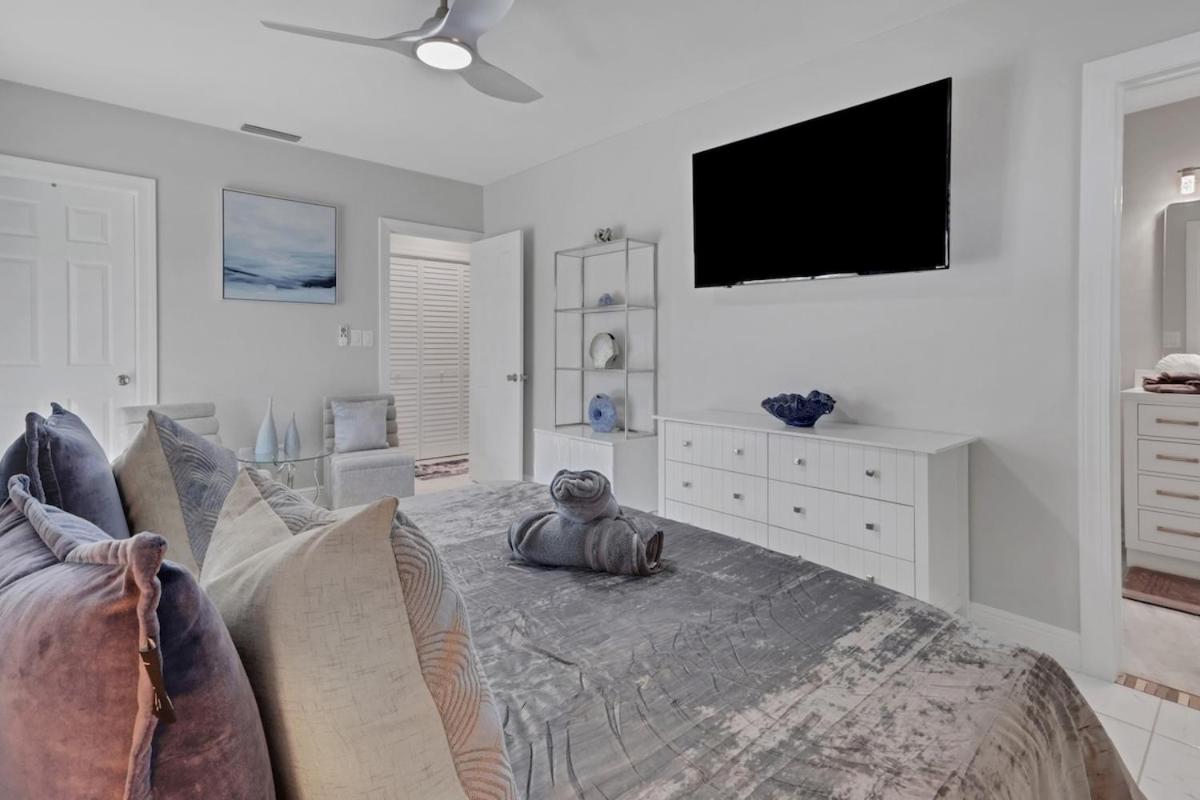 Marco Island Pool, Spa Getaway Fenced Pet Friendly - Ferienwohnung Marco Island