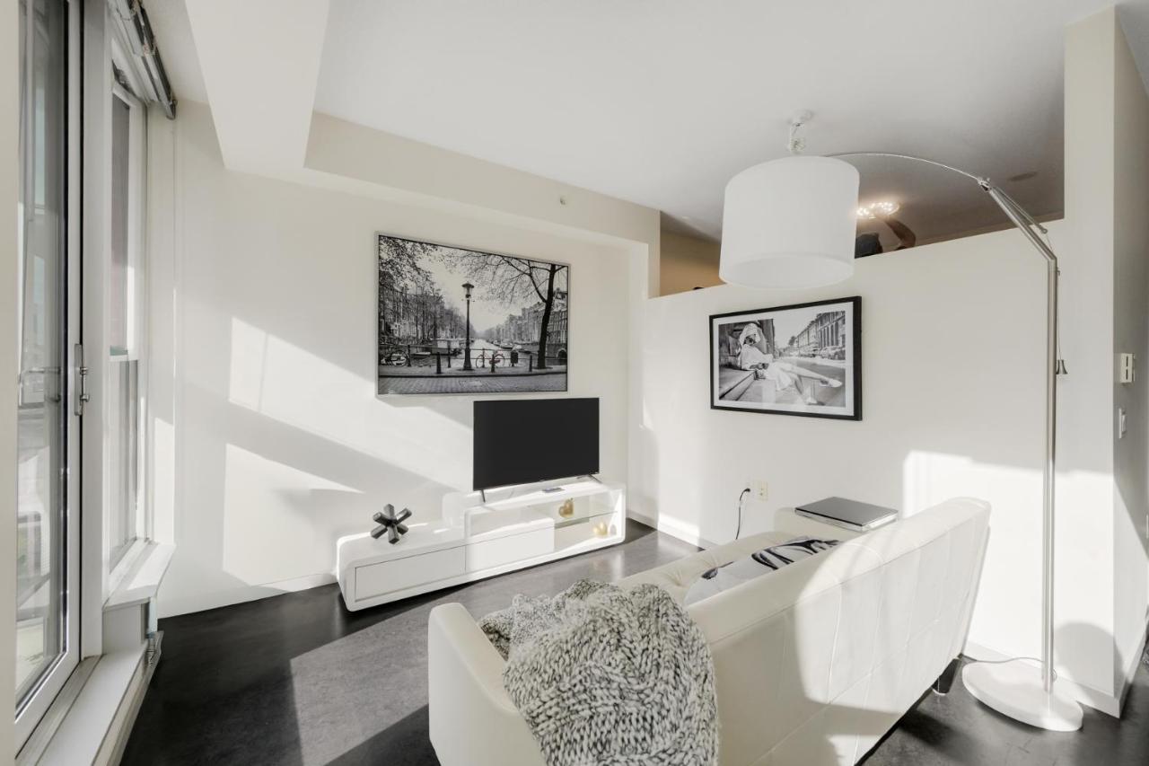 Chic & Modern Apartment In The Heart Of Downtown - B&B Victoria