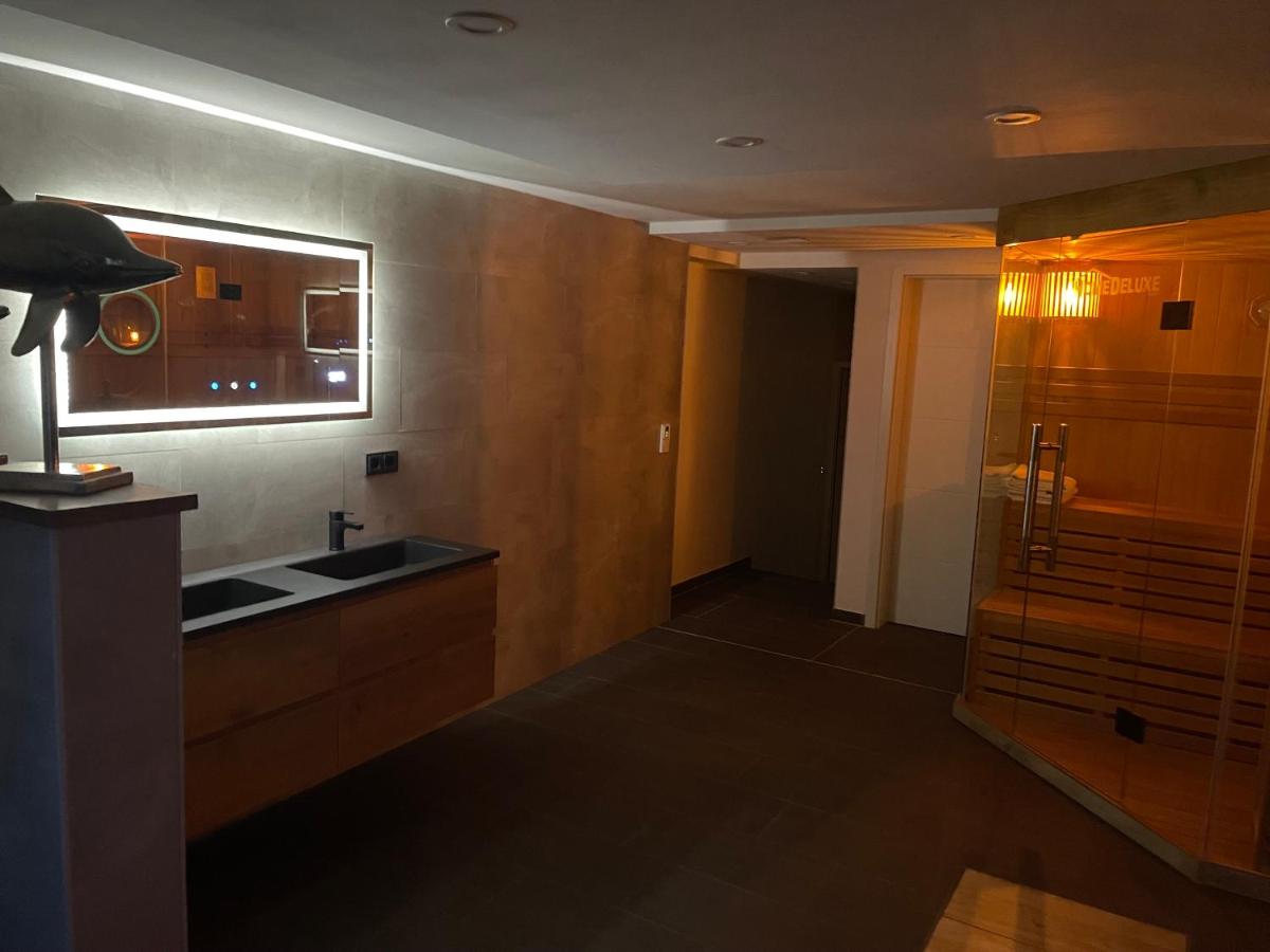 Villa Kaja mit Pool und traumhaftem Blick auf den Möhnesee - Ferienwohnung Delecke