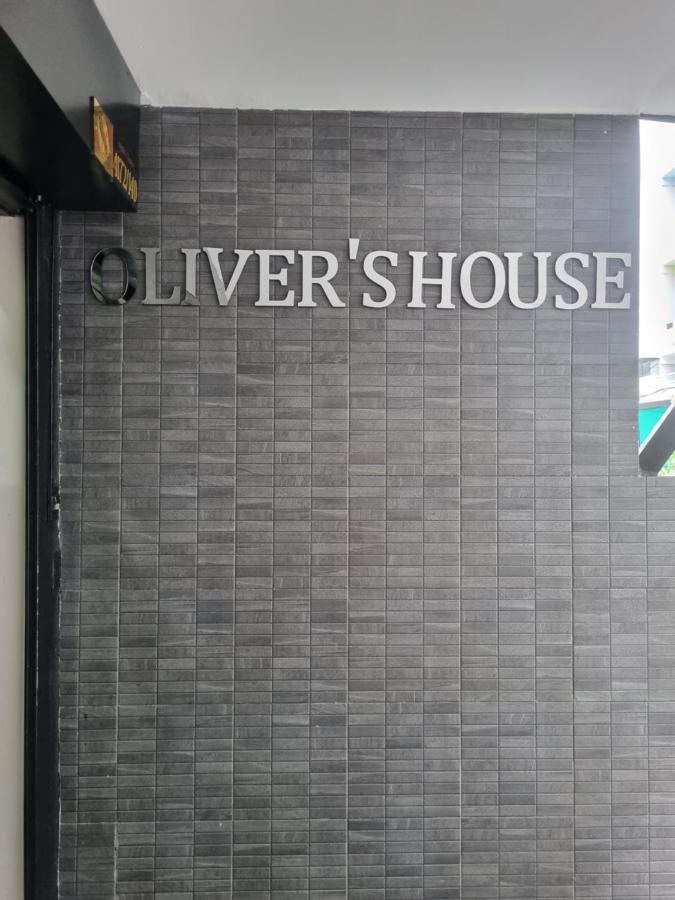 RB9 Oliver's House in Kaset - Chambres d’hôtes Ban Yang