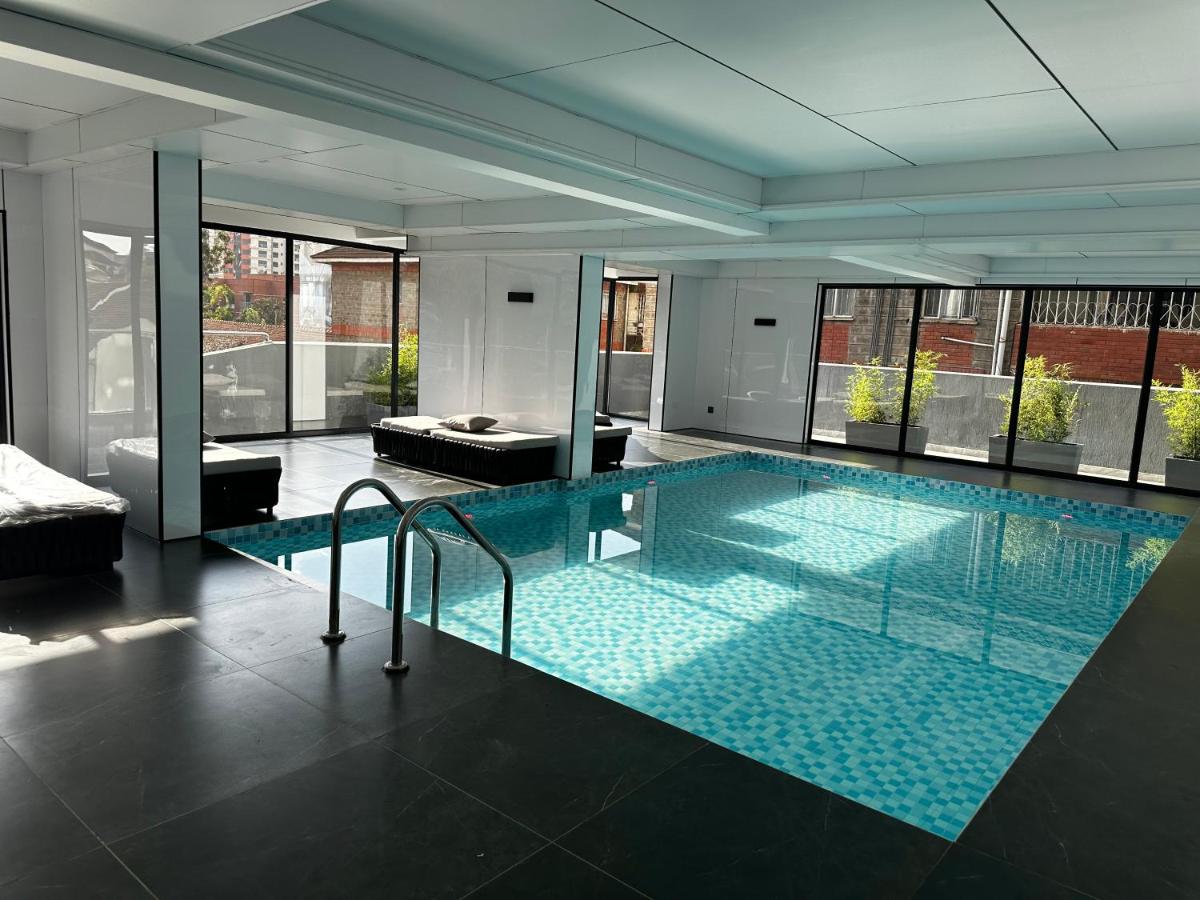 Family friendly 2 bedroom apartment with a heated pool,kids playgground and well equipped gym - Chambres d'hôtes Nairobi