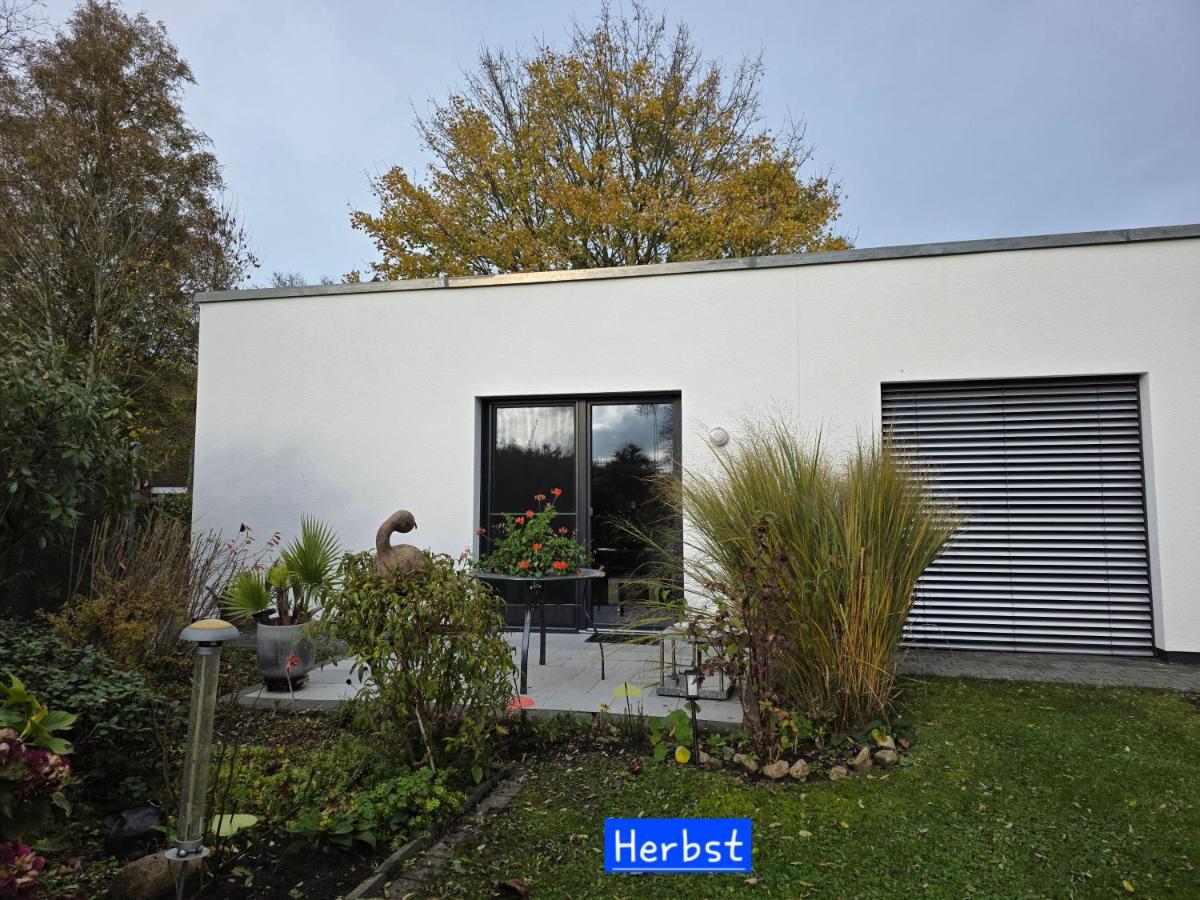 Ferienwohnung Haltepunkt, 25667 - B&B Weener