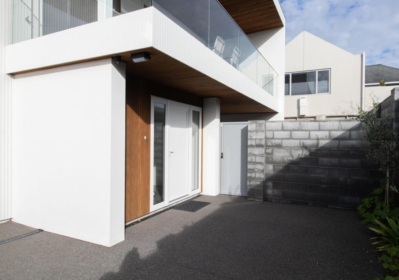 By The Sea On Sackville - beachside in Fitzroy - B&B New Plymouth