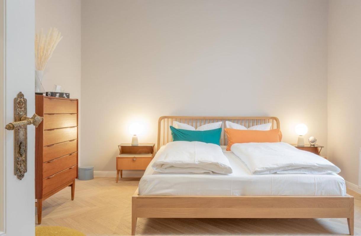 One-Bedroom Apartment with Balcony - Annex - 7