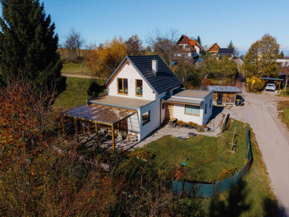 Naravna lesena hiša v naravi z lastnim vrtom - Ferienwohnung Ig