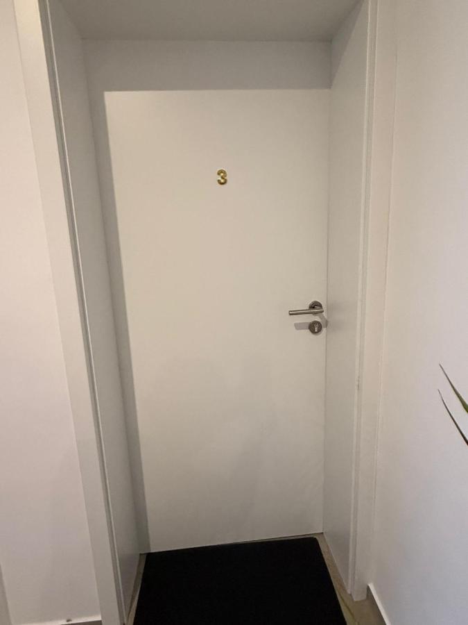 Schönes Zimmer-3 in Stuttgart-Mitte - B&B Stuttgart