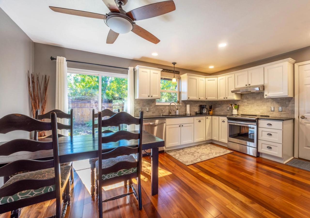 Devon Court - B&B Hood River