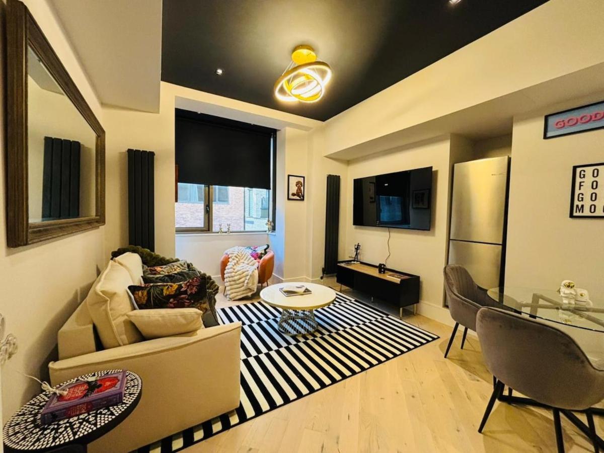 Stylish New Build Flat Just 300m from Tube Station - B&B Whetstone