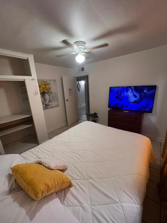 Central Phoenix Value Stay Yellow Room