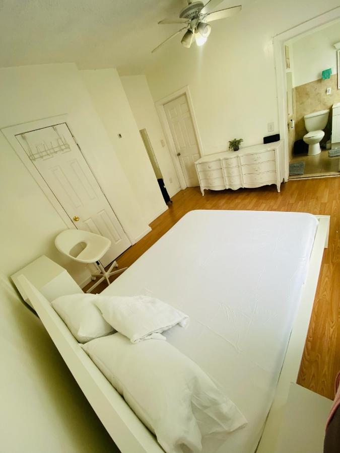 Private bathroom inside Master bedroom! - B&B Paterson