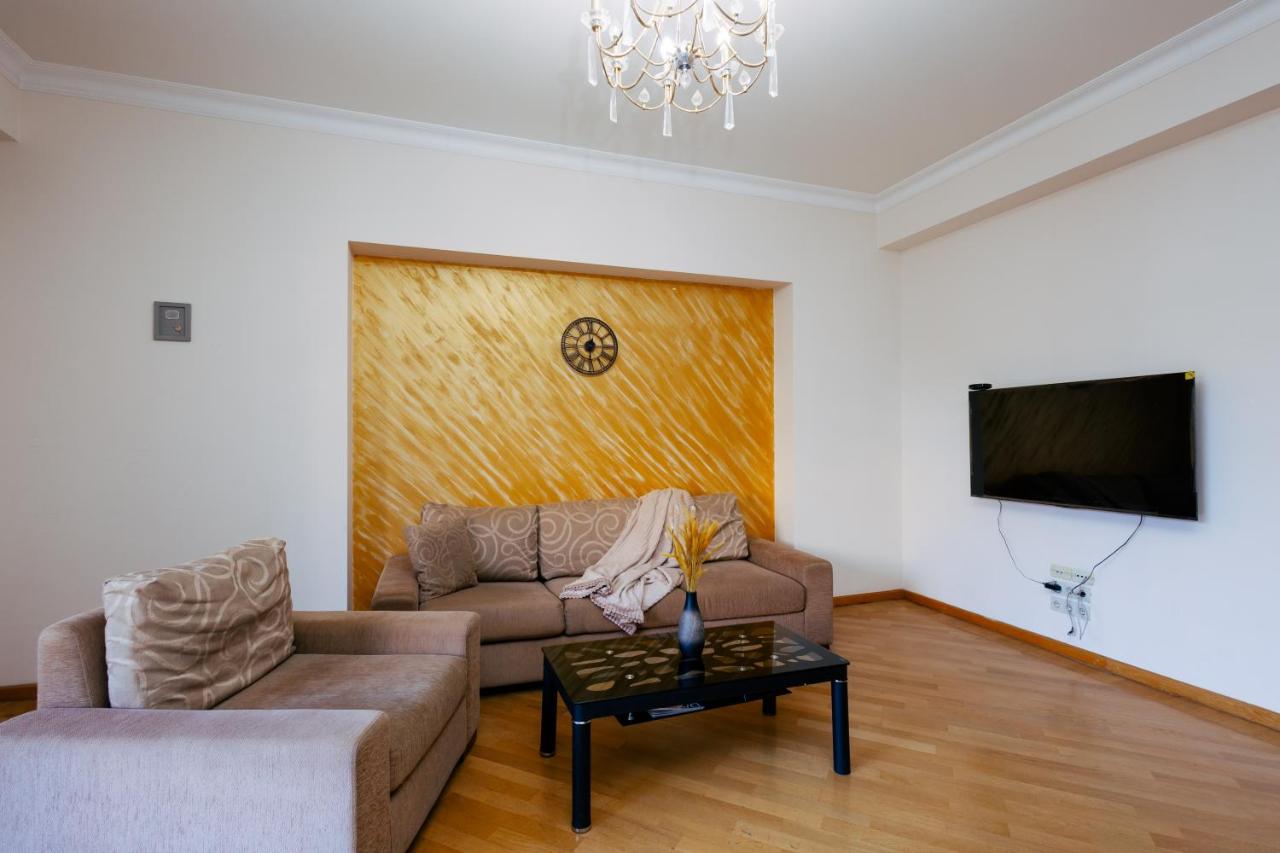 Aram street, 1 bedroom Comfy & Sunny apart with Open balcony DI480 - Chambres d'hôtes Erevan