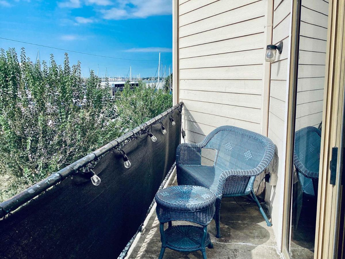 Marina Maison 2BDR Condo - B&B Clear Lake Shores