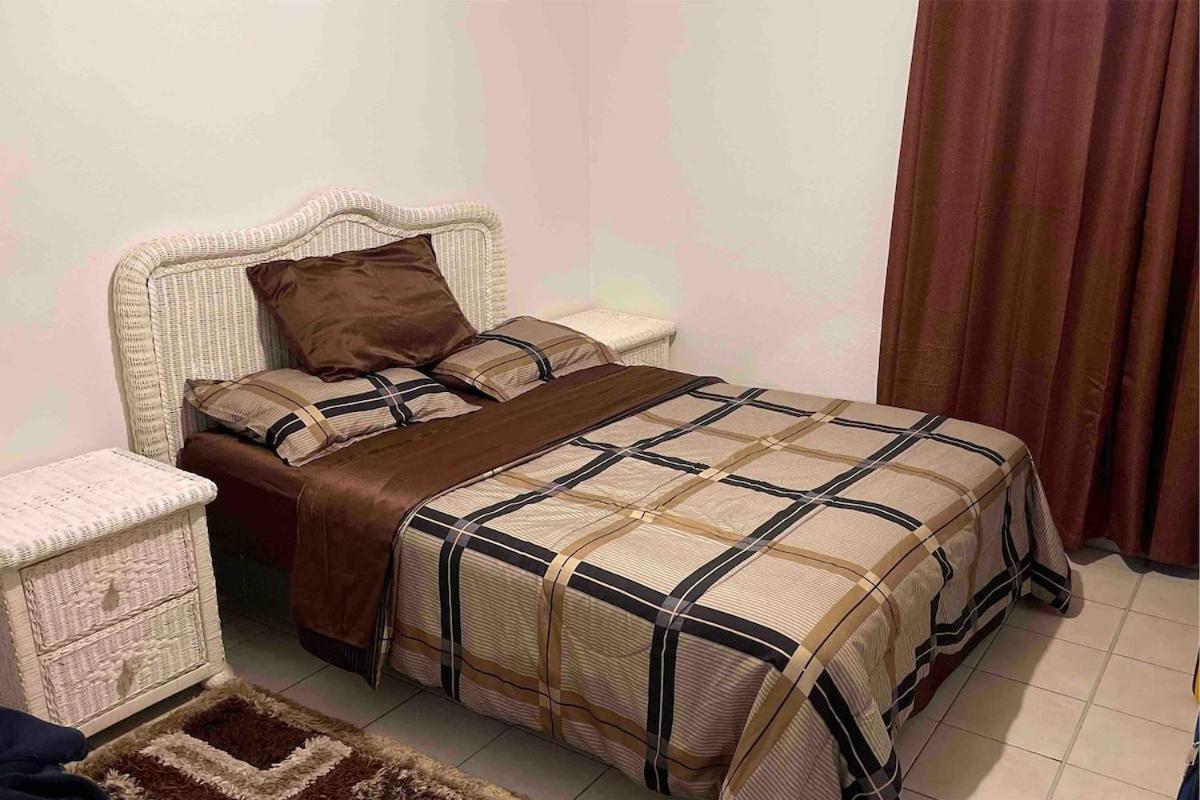 Lovely 2 bedroom condo with pool - Bed and Breakfast Marigot