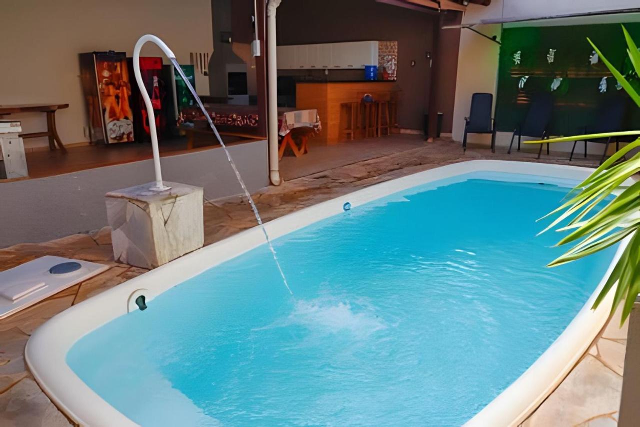 Rubi casa de temporada com piscina e área gourmet - B&B Santa Fé do Sul