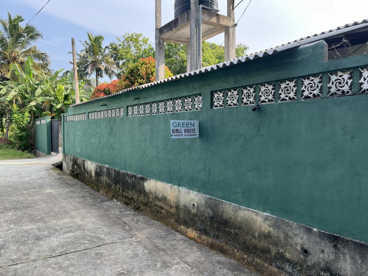 Green Wall House - B&B Dikwella