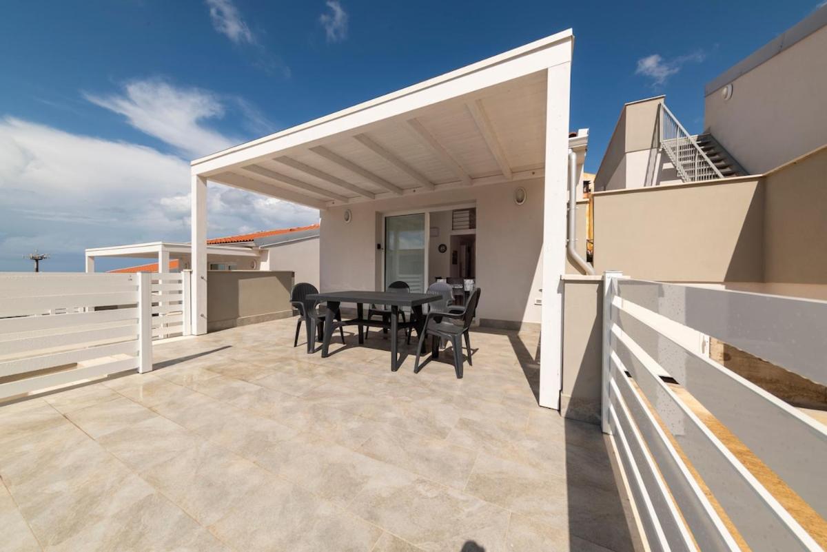 Villa Cuore with sea view, parking, Wi-Fi, and AC - Chambres d'hôtes San Pasquale