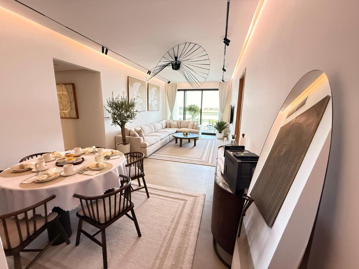 Golf view living by FlamingoAmber Dubai - Bed and Breakfast Ajman