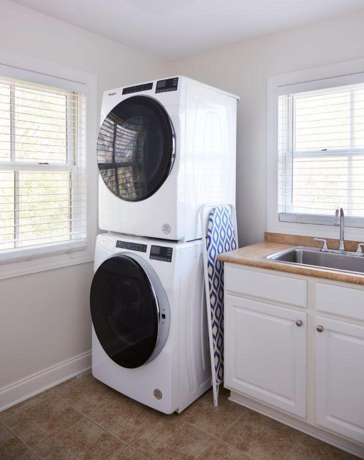 May River Breeze! 3-Story Townhouse in Old Town's Promenade - B&B Bluffton